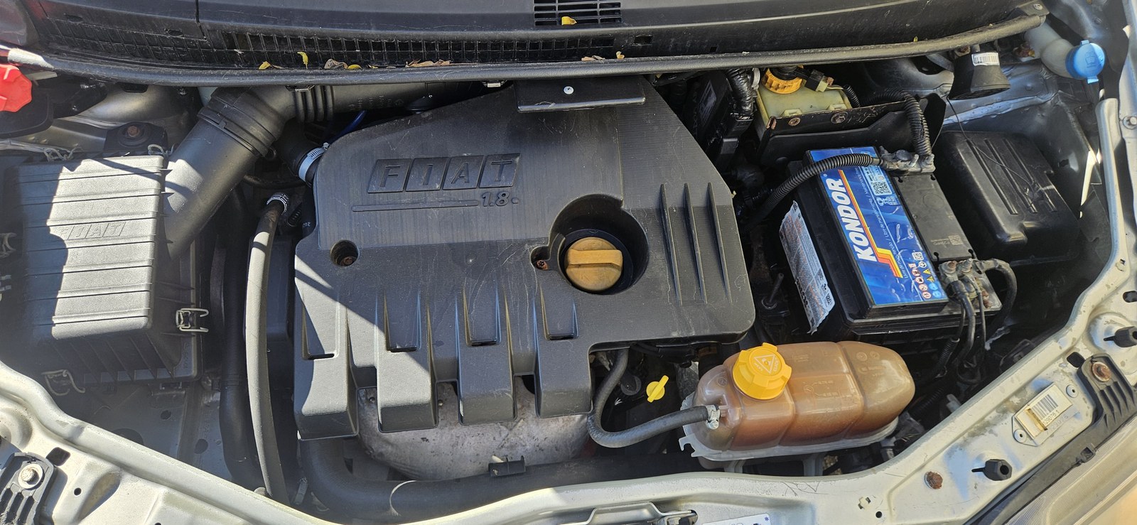 Fiat Idea Adv./ Adv.LOCK.Dualogic 1.8 Flex 5p 2010