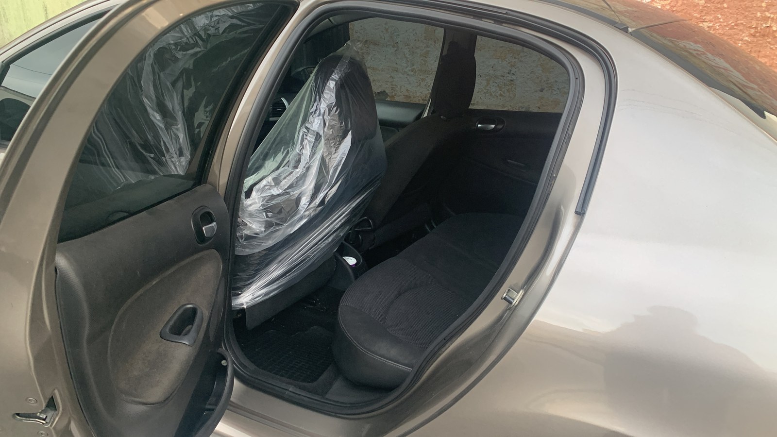 Peugeot 207 Sedan Passion XS 1.6 Flex 16V 4p 2009