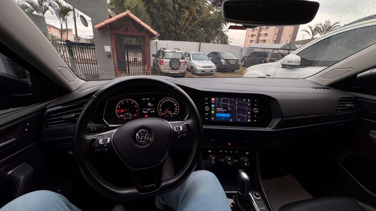 VW - VolksWagen JETTA Comfort. 250 TSI 1.4 Flex 16v Aut. 2018