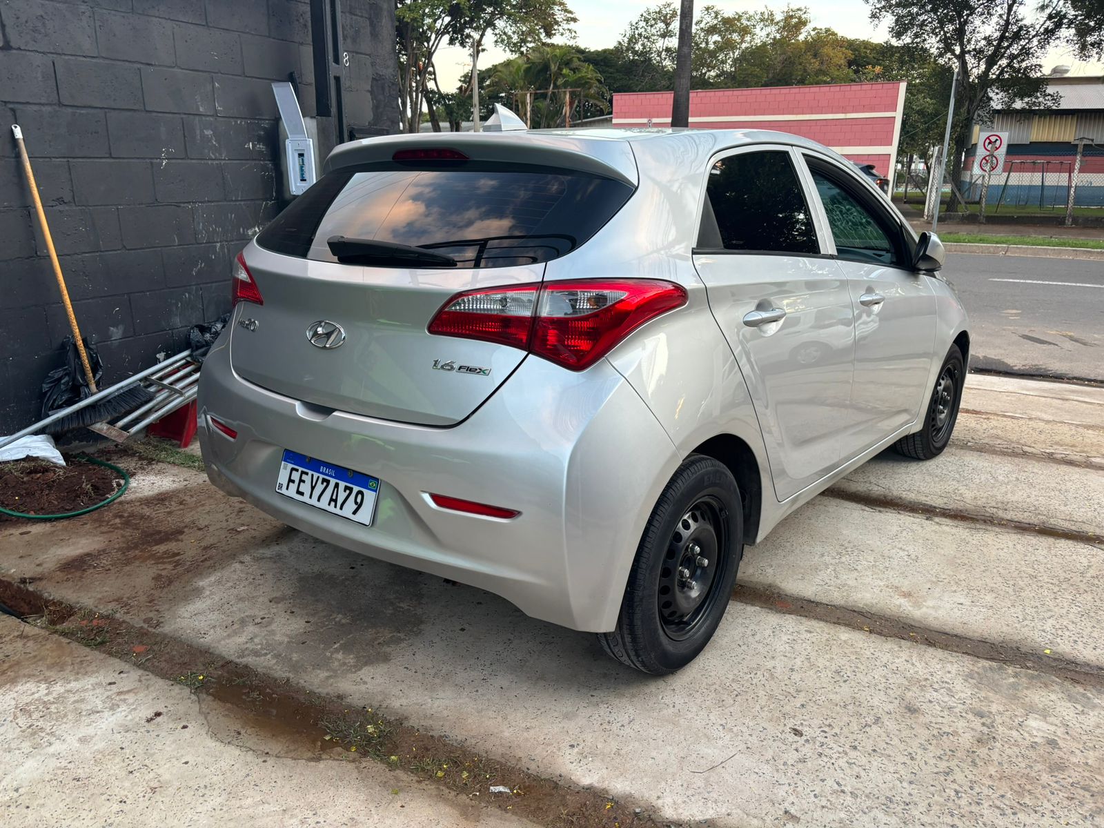 Hyundai HB20 Premium 1.6 Flex 16V Mec. 2013