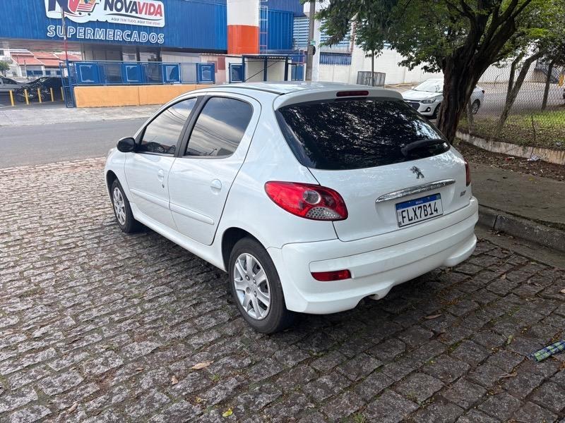 Peugeot 207 Active 1.4 Flex 8V 5p 2014