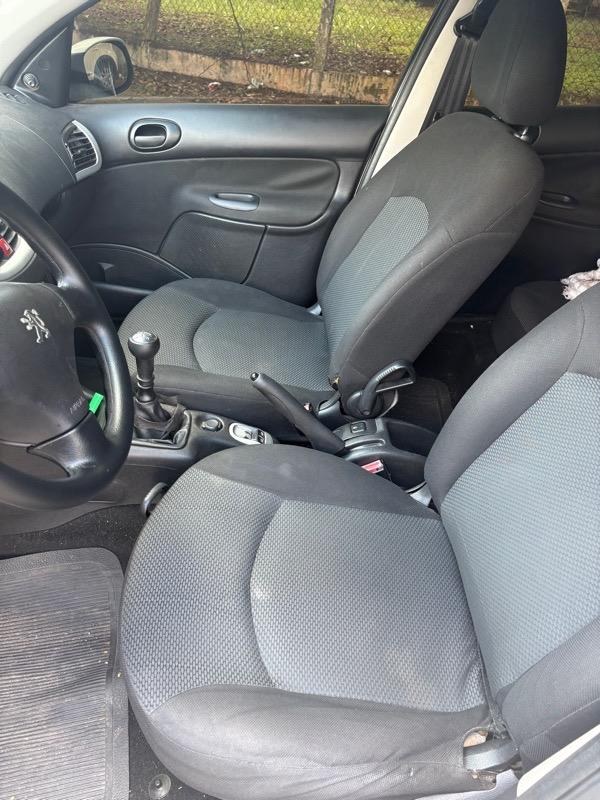 Peugeot 207 Active 1.4 Flex 8V 5p 2014