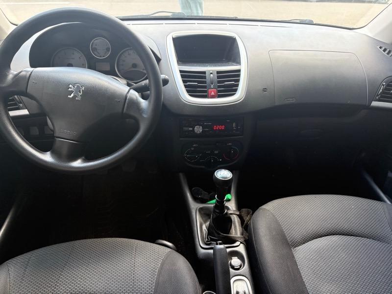 Peugeot 207 Active 1.4 Flex 8V 5p 2014
