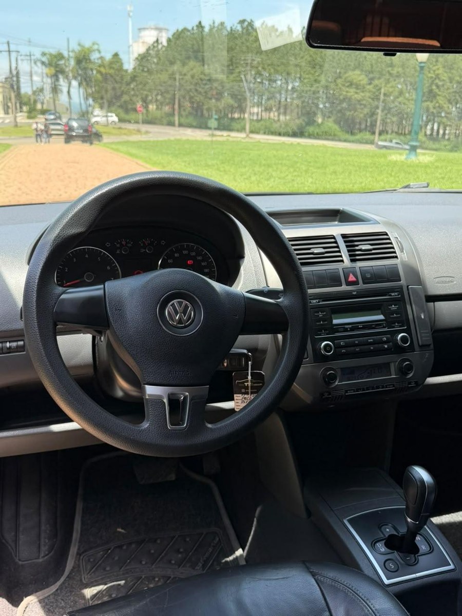 Volkswagen Polo Sed. COMFORT. 1.6 Mi Tot. Flex 8v 2013