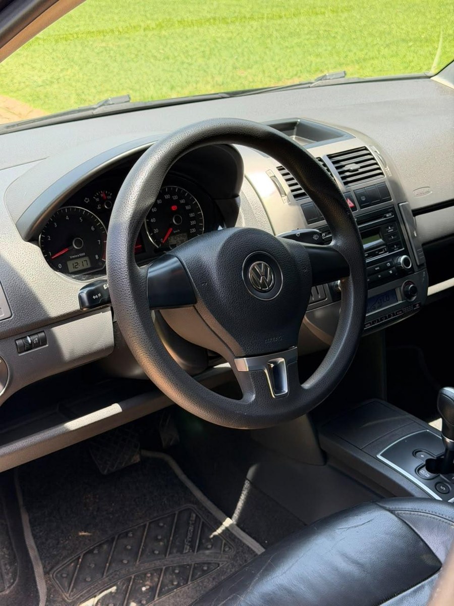 Volkswagen Polo Sed. COMFORT. 1.6 Mi Tot. Flex 8v 2013